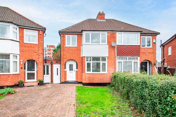 3 Bedroom Semi Detached House For Sale In Sylvan Avenue, Northfield, Birmingham, West Midlands, B31