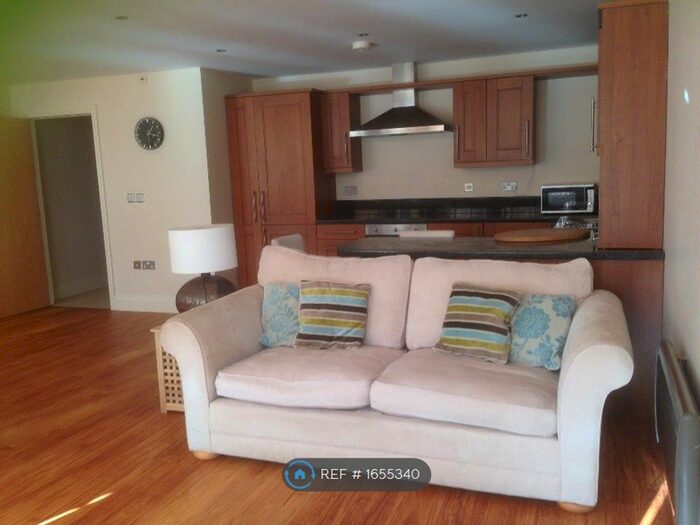 2 Bedroom Flat To Rent In Lindley, Huddersfield, HD3