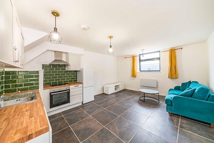 1 Bedroom Flat To Rent In Edgeley Lane, London, SW4