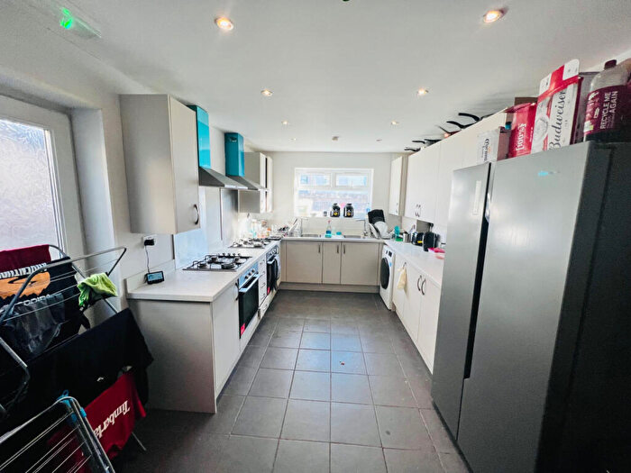 5 Bedroom Terraced House To Rent In Dogfield, Cardiff, CF24