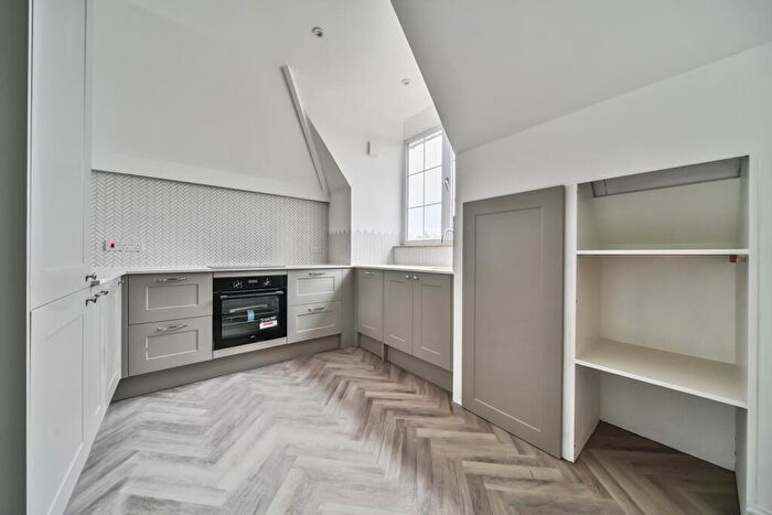 2 Bedroom Flat To Rent In Southborough Lane Bromley, BR2