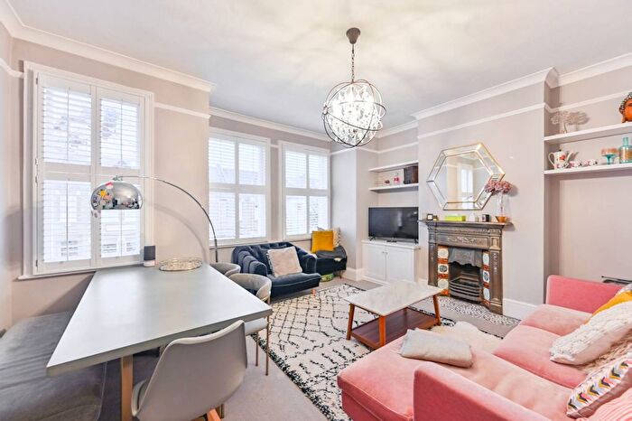 3 Bedroom Flat For Sale In Barmouth Road, Wandsworth, SW18