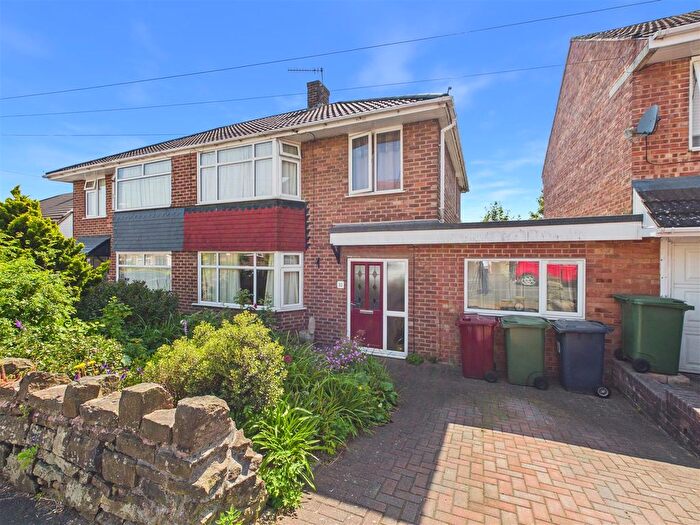 3 Bedroom Semi-Detached House For Sale In Holborn Avenue, Dronfield, S18