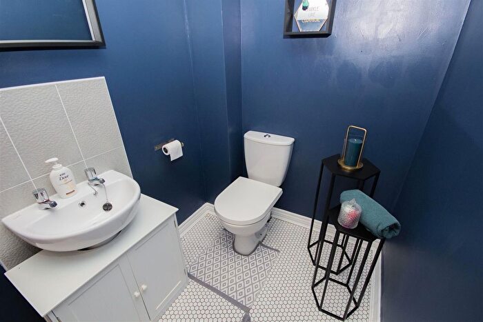 3 Bedroom Town House For Sale In Knowles View, Talke, Stoke-On-Trent, ST7