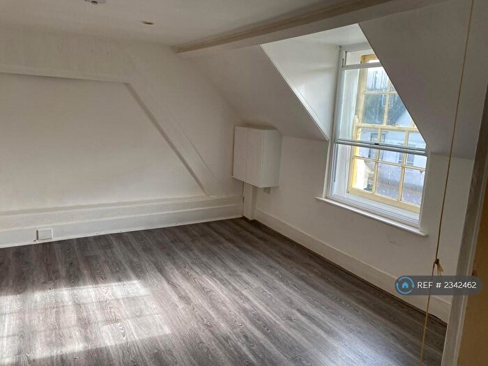 1 Bedroom Flat To Rent In High St, Highworth, Swindon, SN6