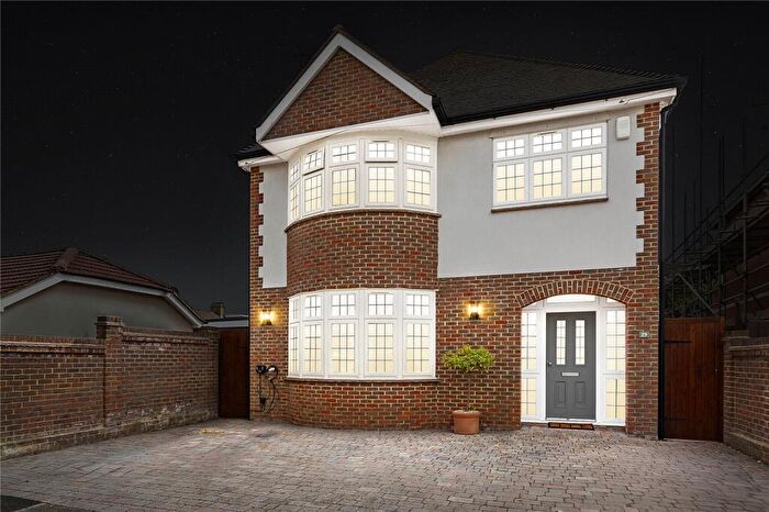 3 Bedroom Detached House For Sale In Winifred Avenue, Hornchurch, RM12