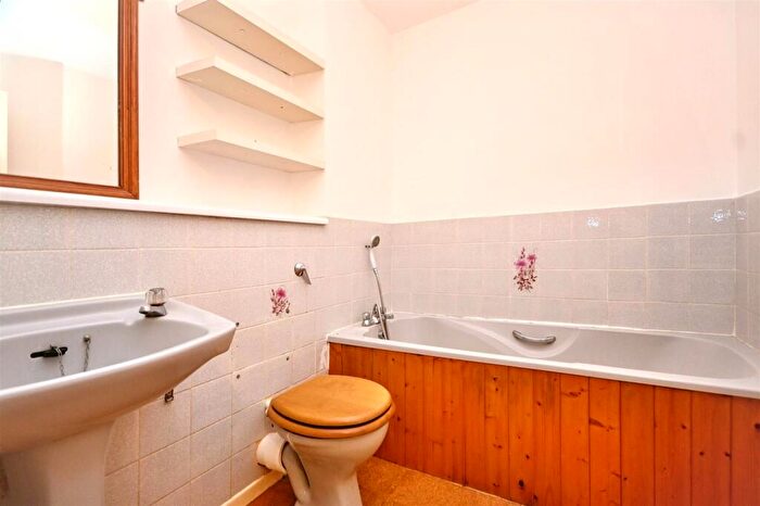 1 Bedroom Flat For Sale In Churchdale Road, Eastbourne, BN22