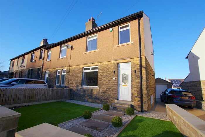 3 Bedroom End Of Terrace House To Rent In South Parade, Elland, HX5