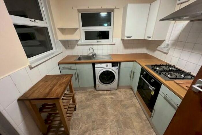 4 Bedroom Terraced House To Rent In Rhymney Street Cardiff, CF24