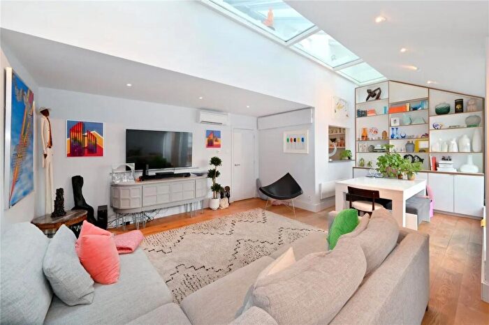 3 Bedroom Flat To Rent In Gloucester Avenue, Primrose Hill, NW1