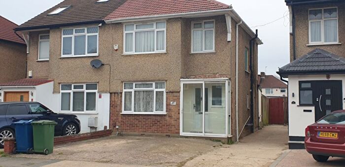 3 Bedroom Semi-Detached House To Rent In Stanmore Middlesex, HA7