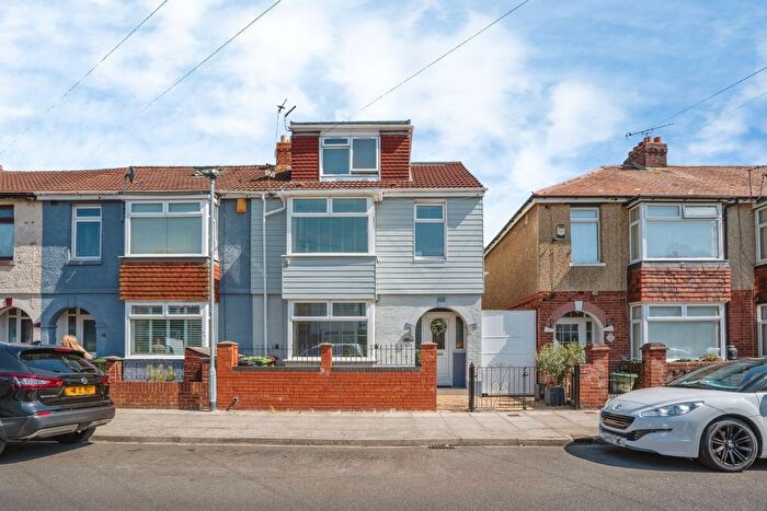 5 Bedroom Semi-Detached House For Sale In Glenthorne Road, Portsmouth, Hampshire, PO3
