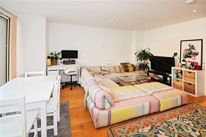 2 Bedroom Flat To Rent In Hardwicks Square, London, SW18