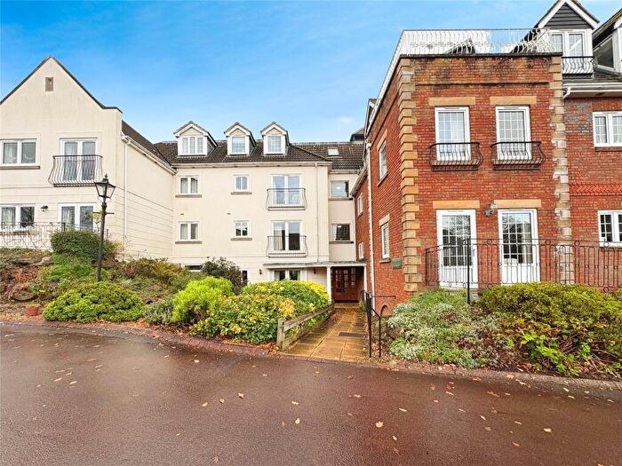 2 Bedroom Apartment For Sale In Pegasus Court, Park Lane, Tilehurst, RG31