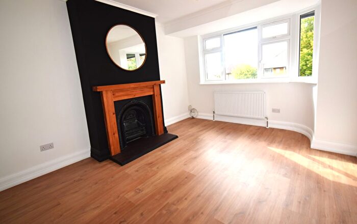 2 Bedroom Maisonette To Rent In Courtlands Drive, Watford, WD17