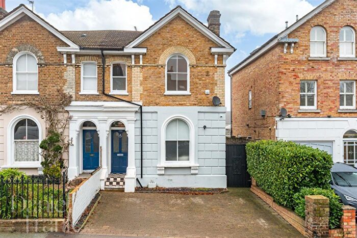 4 Bedroom Semi Detached House For Sale In Queens Road, Buckhurst Hill, IG9