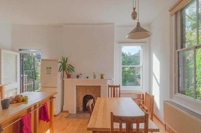 1 Bedroom Flat To Rent In Queens Drive, London, N4