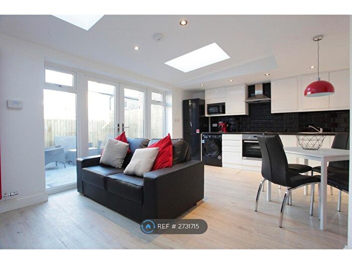 2 Bedroom Flat To Rent In Hoyle Road, London, SW17