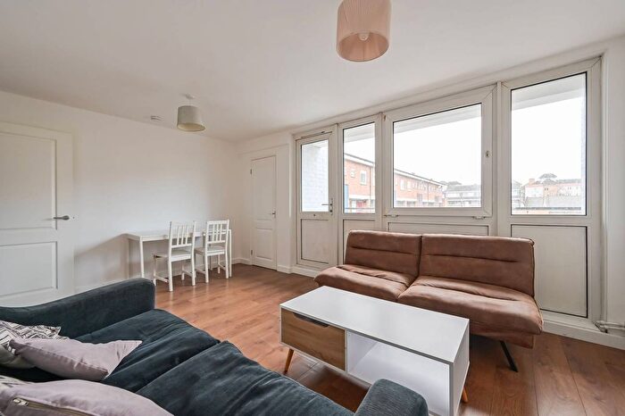 3 Bedroom Flat For Sale In Bow Common Lane, Bow, London, E3