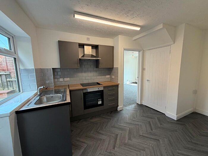 3 Bedroom End Of Terrace House To Rent In Chelmer Road, Hull, HU8