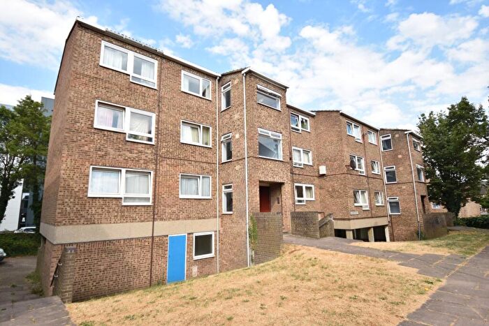 1 Bedroom Apartment To Rent In Dumfries Court, Dumfries Street, Luton, Bedfordshire, LU1