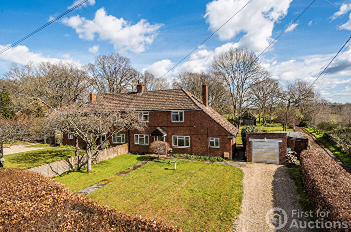 3 Bedroom Semi Detached House For Sale In Hyde End Road, Shinfield, Reading, RG2