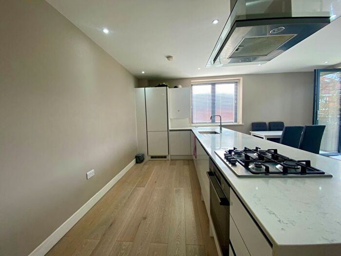 2 Bedroom Flat To Rent In Swakeleys Road, Ickenham, UB10