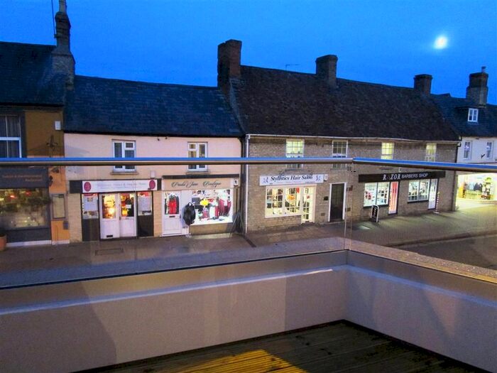 1 Bedroom Flat To Rent In Wesley Lane, Bicester, Oxfordshire, OX26