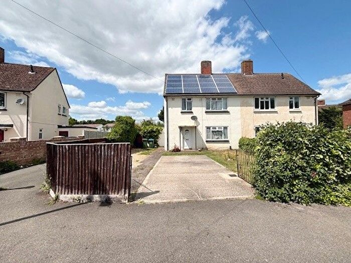 3 Bedroom Semi-Detached House To Rent In Oak Green, Aylesbury, HP21