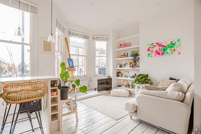 1 Bedroom Flat To Rent In Battersea Rise, Battersea, SW11