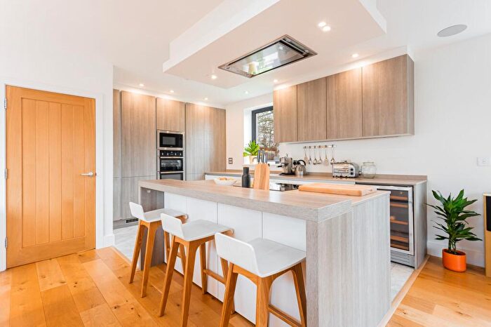 4 Bedroom Detached House For Sale In Maplewood Drive, Lingfield, RH7