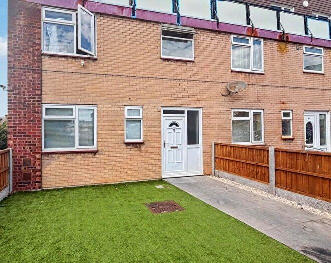 3 Bedroom Maisonette To Rent In Victor Close, Hornchurch, RM12