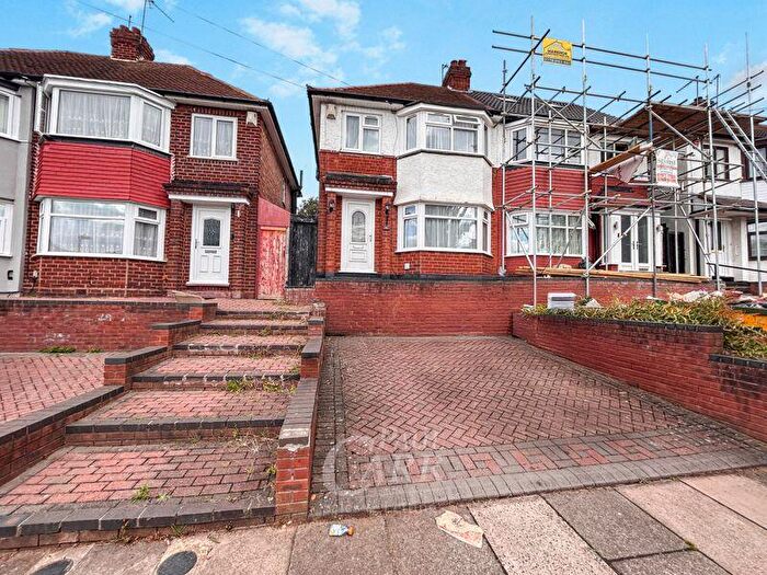 3 Bedroom Semi-Detached House For Sale In Derrydown Road, Great Barr, Birmingham, B42