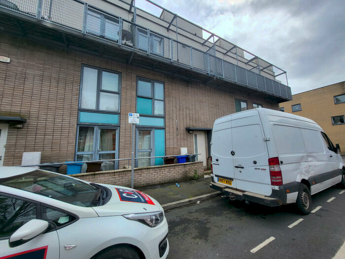 3 Bedroom Town House To Rent In Boston Street, Hulme, Manchester., M15