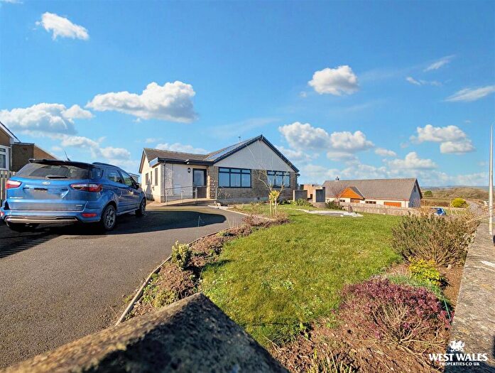 3 Bedroom Detached Bungalow For Sale In Broadway, Ferryside, SA17