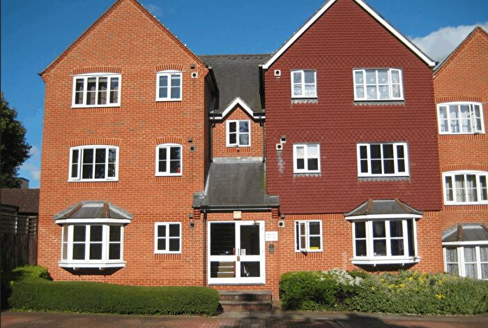 2 Bedroom Flat For Sale In Swan Close, Rickmansworth, WD3