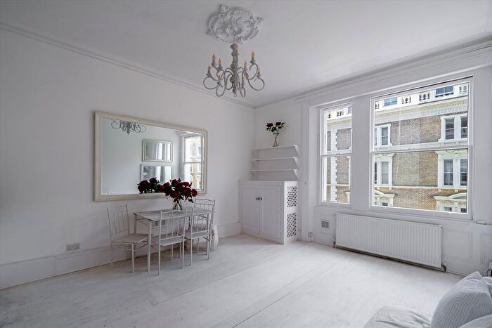 1 Bedroom Flat For Sale In Clanricarde Gardens, Notting Hill, W2