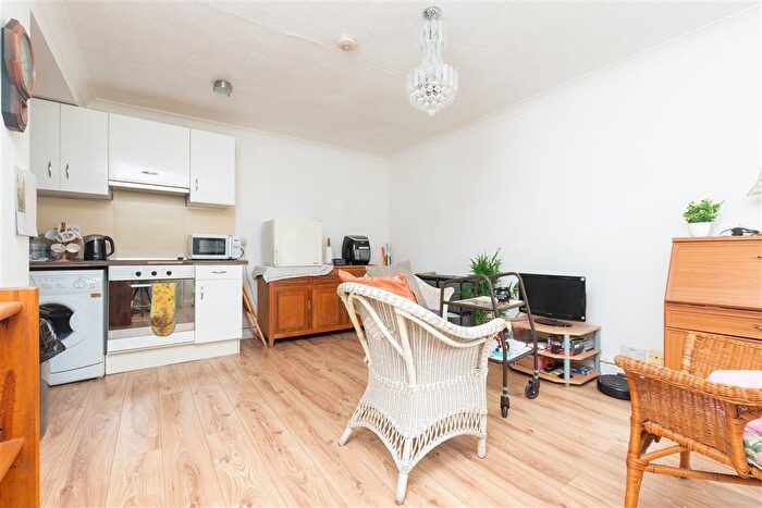 1 Bedroom Maisonette For Sale In Regency Way, Bexleyheath, Kent, DA6