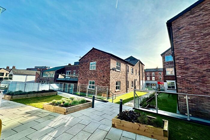 2 Bedroom Flat To Rent In The Downs, Altrincham, WA14