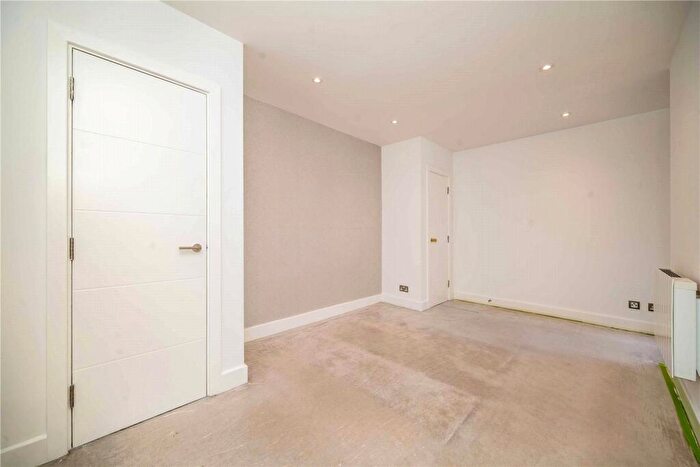 2 Bedroom Apartment To Rent In Black Friars Lane, London, EC4V