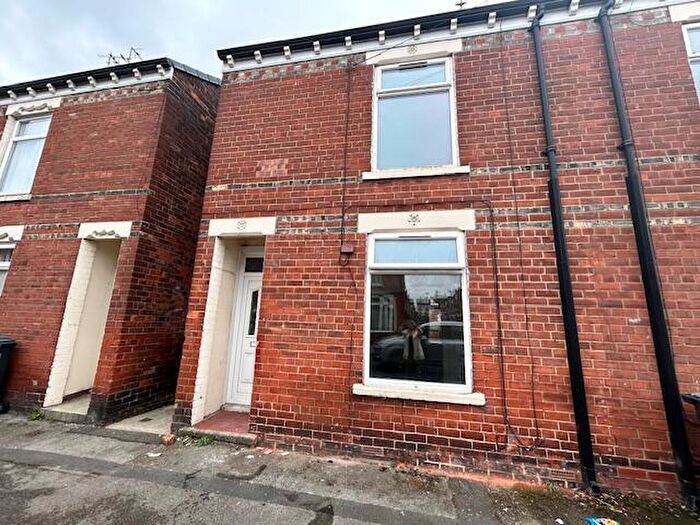 2 Bedroom End Of Terrace House To Rent In Estcourt St, Hull, HU9