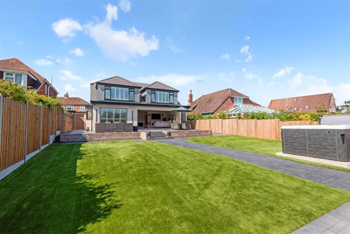 4 Bedroom Detached House For Sale In Warfield Crescent, Waterlooville, PO7