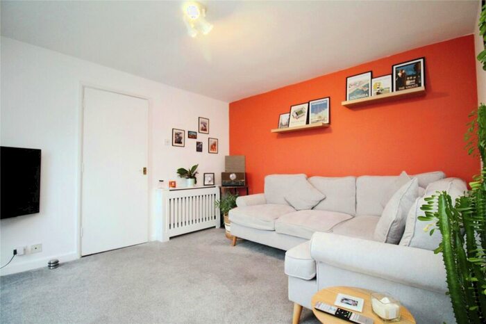 2 Bedroom Flat To Rent In Fawcett Road, Southsea, Hampshire, PO4