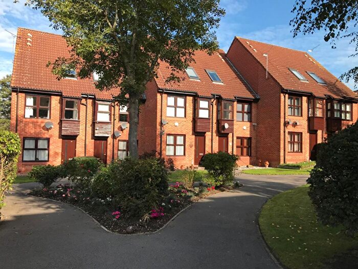 1 Bedroom Flat To Rent In Chapelmount Road, Woodford Green, IG8