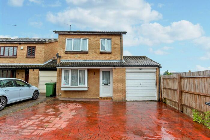 3 Bedroom Detached House To Rent In Weldon Close, Wellingborough, NN8