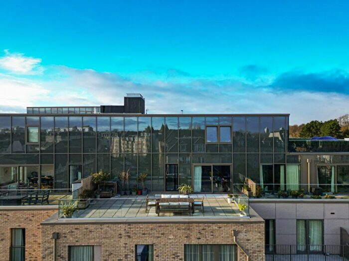 3 Bedroom Apartment For Sale In Hughes Close, Canonmills, Edinburgh, EH7