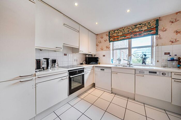 2 Bedroom Flat For Sale In King Henrys Reach, Fulham, London, W6