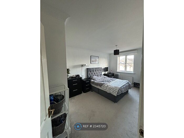 2 Bedroom Flat To Rent In Bristowe Close, London, SW2