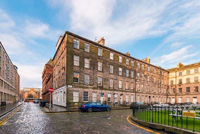 2 Bedroom Flat To Rent In Hill Square, Old Town, Edinburgh, EH8
