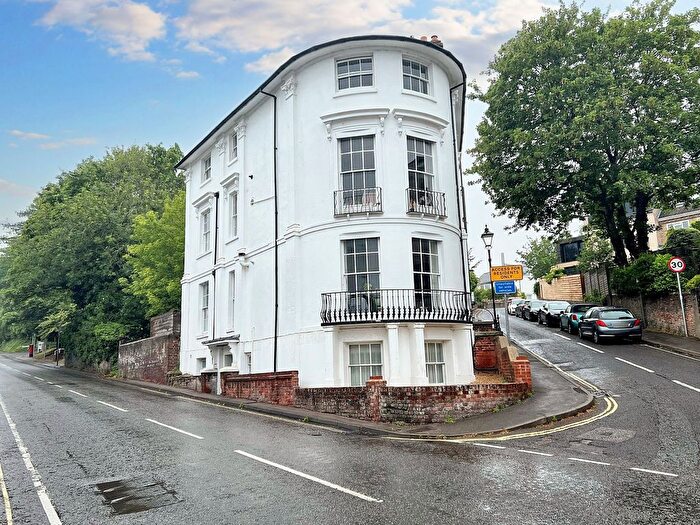 2 Bedroom Flat To Rent In Clifton Road, Winchester, SO22